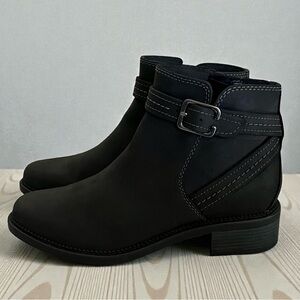 Clark’s Maye Buckle Strap Leather Boot Side Zip Black Size 9 M 14885 Like New
